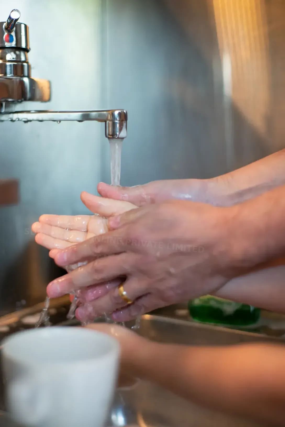Wartung von Wasserleitungen und Armaturen